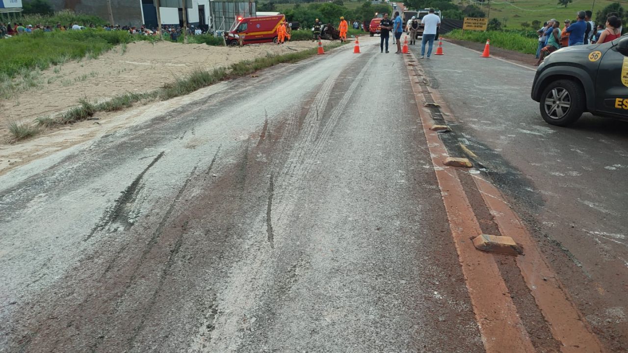 Trânsito ficou interditado no trecho por cerca de três horas