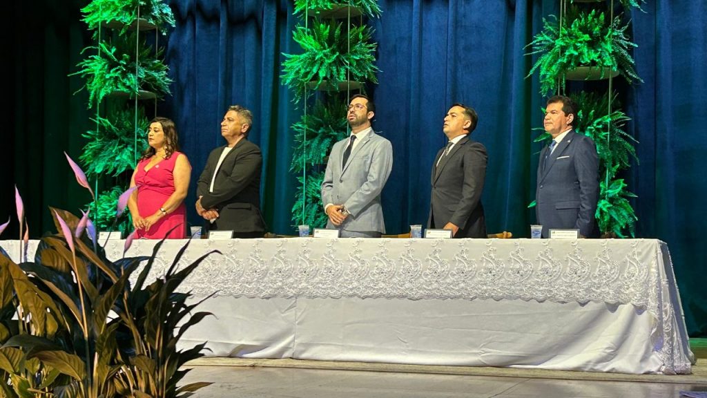 Cerimônia de posse de Robson Magela ocorreu no Teatro da CBMM em Araxá