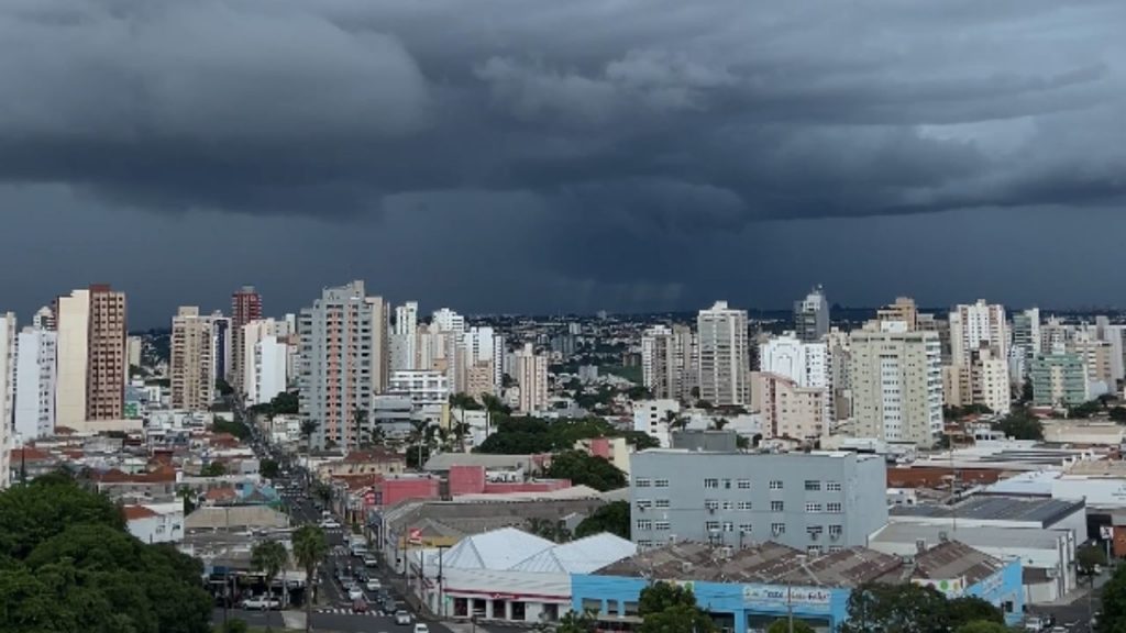 Previsão do tempo indica calor e instabilidade climática em Uberlândia - Crédito: Kauê Altrão
