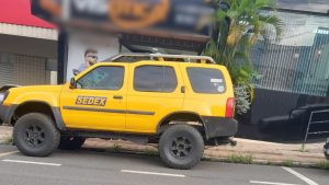 Veículo circulava em Araxá com adesivo do Sedex, serviço de entrega rápida dos Correios