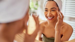 Receita caseira vai amenizar o inchaço nas olheiras! - Crédito: Freepik