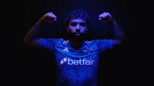 Gabigol com a camisa do Cruzeiro