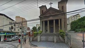 Igreja onde padre foi agredido