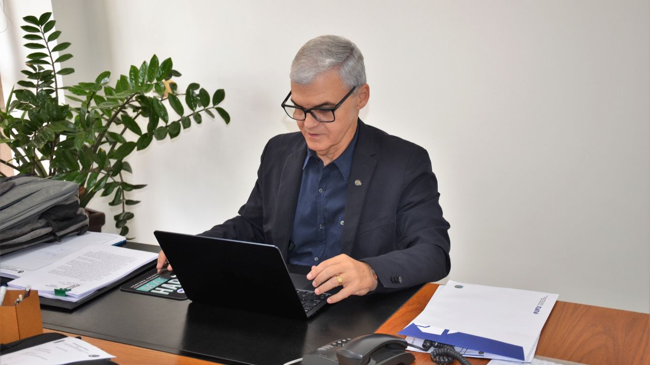 Carlos Henrique de Carvalho assume Reitoria da UFU