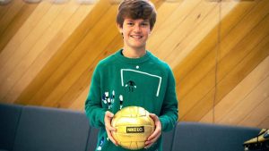 Vinicius Catani passa férias em Uberlândia e dá show em racha de futsal