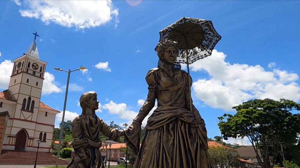 Estátua de Dona Beja