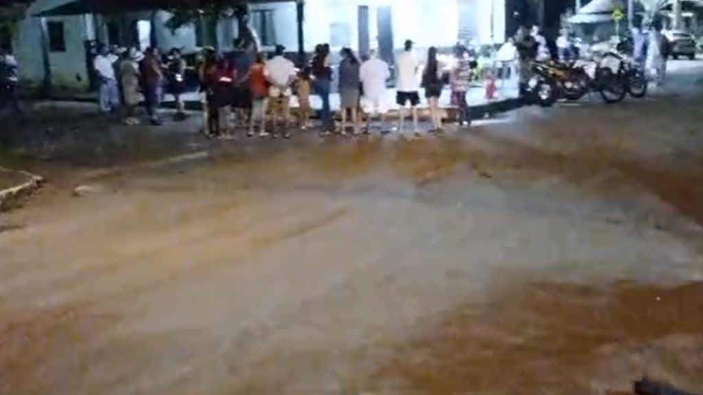 Homem foi morto a tiros enquanto jogava sinuca e suspeito está foragido - Crédito: divulgação morto a tiros