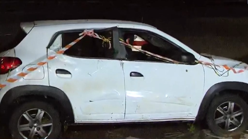 mulher morre submersa em carro