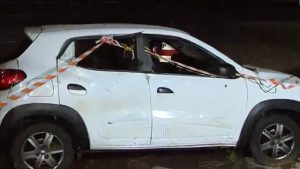 mulher morre submersa em carro