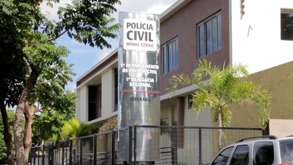 O suspeito de abusar estudantes adolescentes foi liberado após ser ouvido pelo delegado