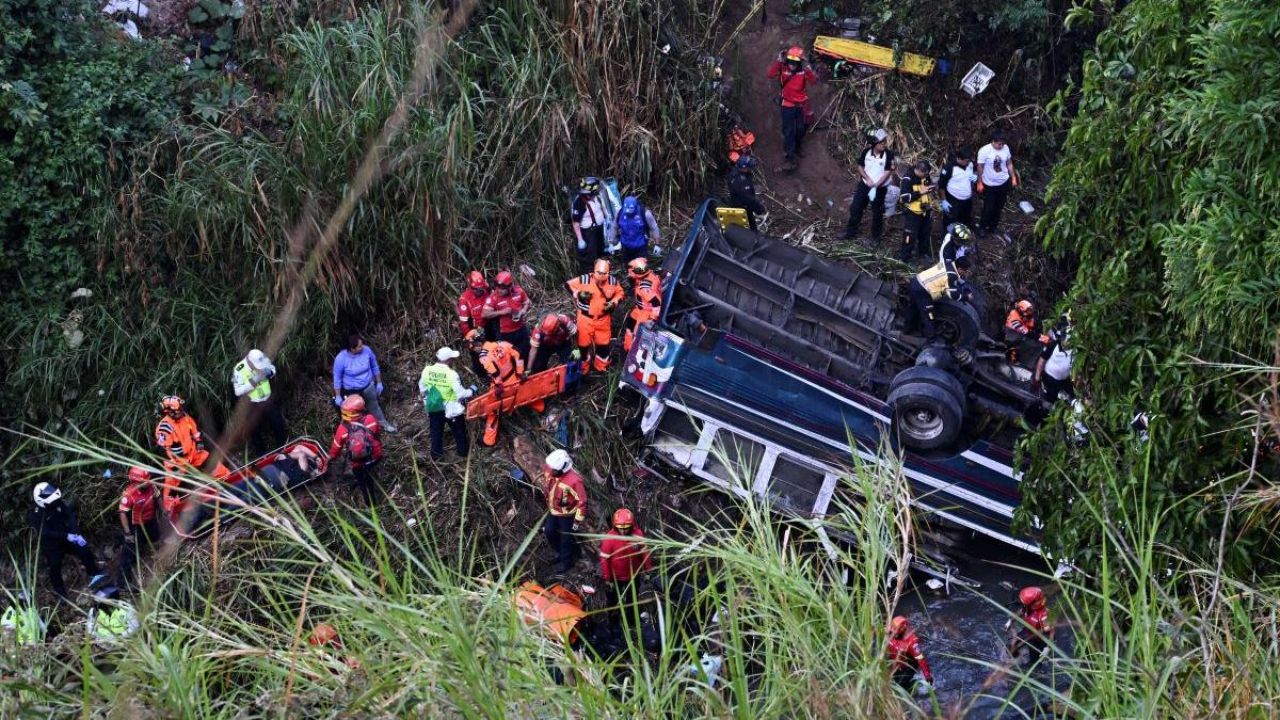 queda-de-onibus-guatemala-mortos-acidente
