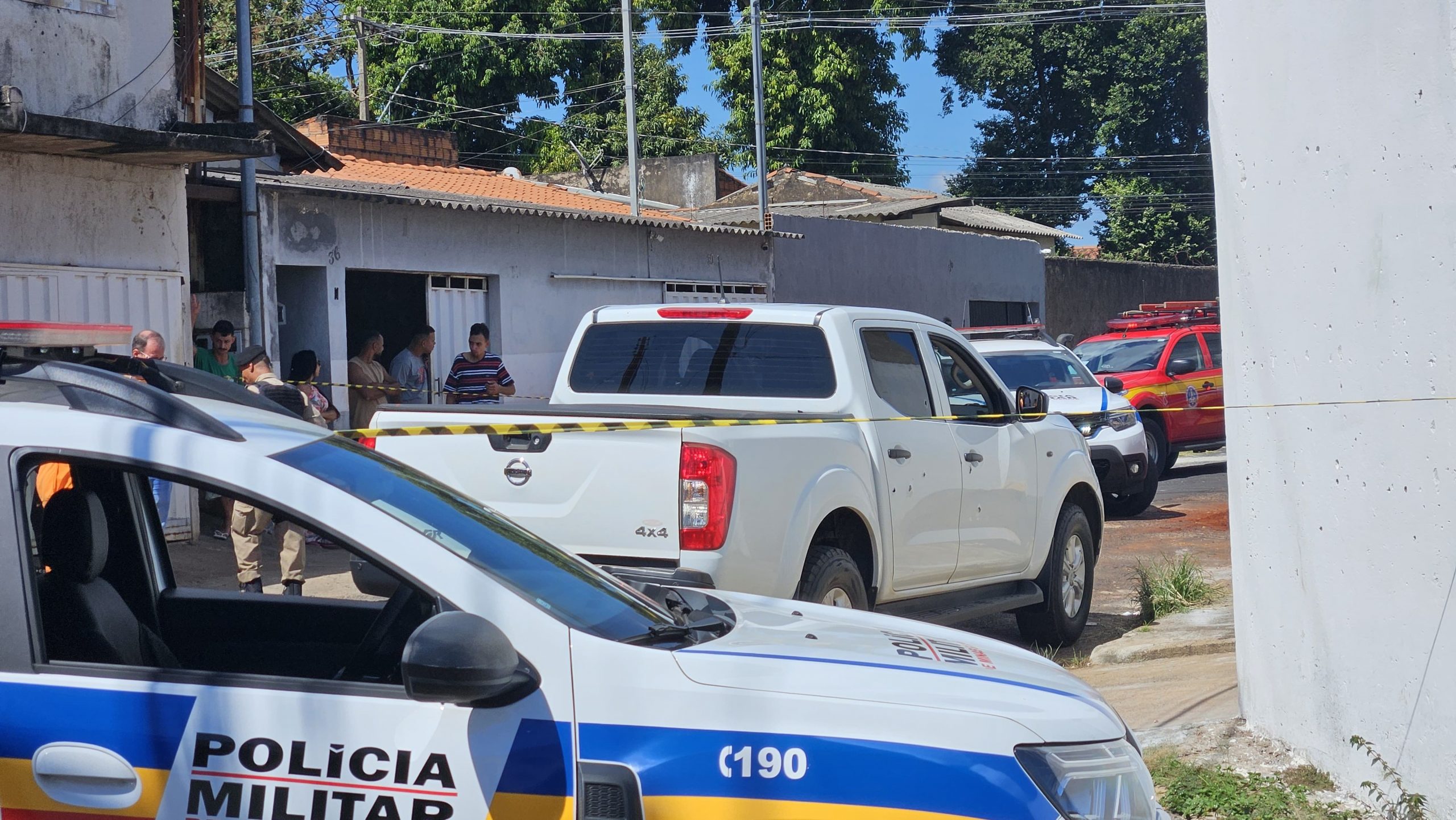 Carro da vítima da execução a tiros em Uberlândia