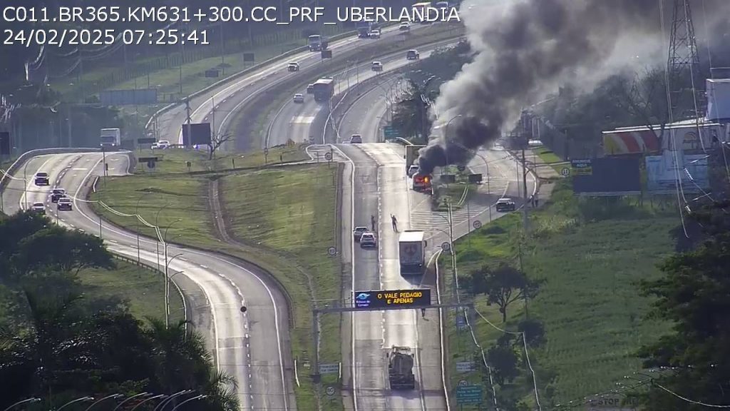 Fumaça densa na BR-365