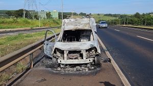A ambulância ficou completamente destruída