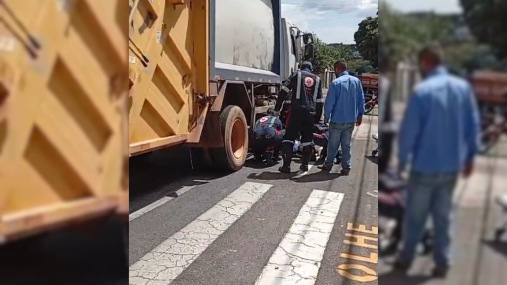 Jovem foi socorrido em estado grave após ser atropelado pelo caminhão de lixo de Patrocínio 