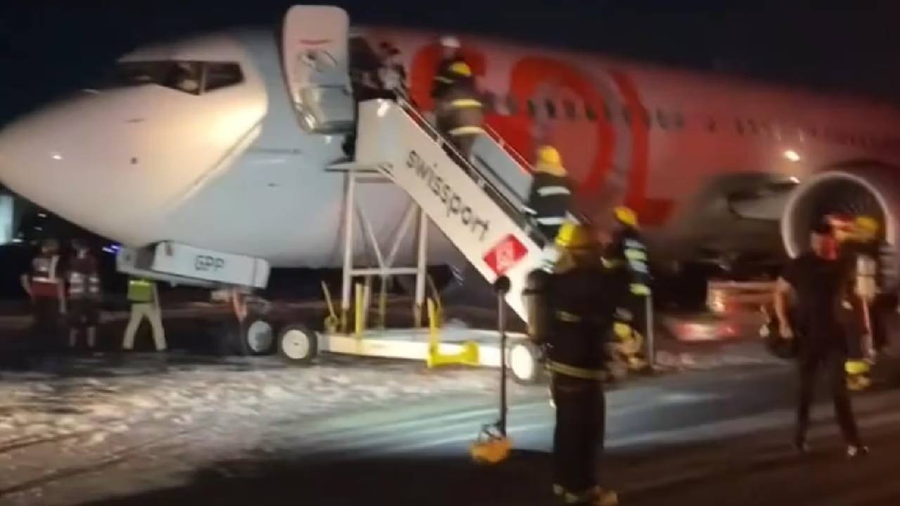 avião colidir com carro