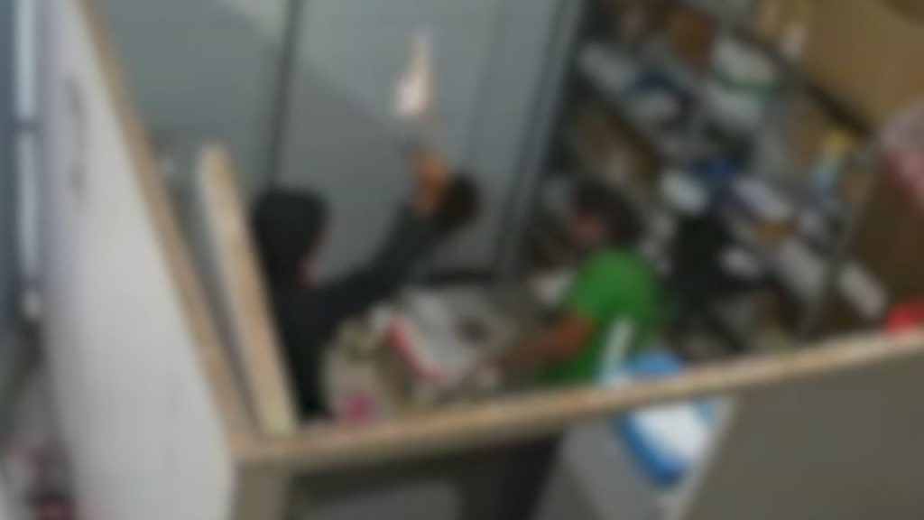 Criminoso atirou para cima após ameaçar funcionária
