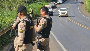Bandidos trocam tiros com Polícia Militar e são presos na BR-352 em Patos de Minas
