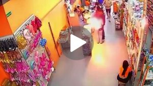 VÍDEO: celular explode no bolso de jovem dentro de loja em Anápolis e causa queimaduras