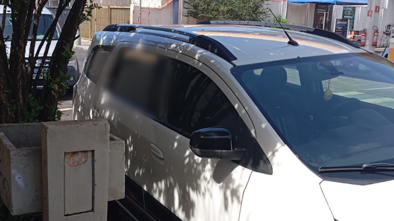 Motorista de transporte escolar é preso em Uberlândia após deixar uma criança de três anos desacompanhada dentro de um veículo, nesta quarta-feira (26). Motorista de transporte escolar é preso em Uberlândia após deixar uma criança de três anos desacompanhada dentro de um veículo, nesta quarta-feira (26).