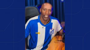 Ditinho, atacante de 52 anos da URT