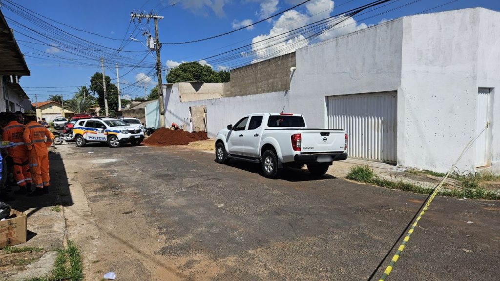 Carro da vítima da execução a tiros em Uberlândia