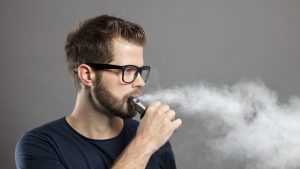 Estudo da UFU aponta que quatro em cada 10 moradores de Uberlândia já experimentaram cigarros eletrônicos