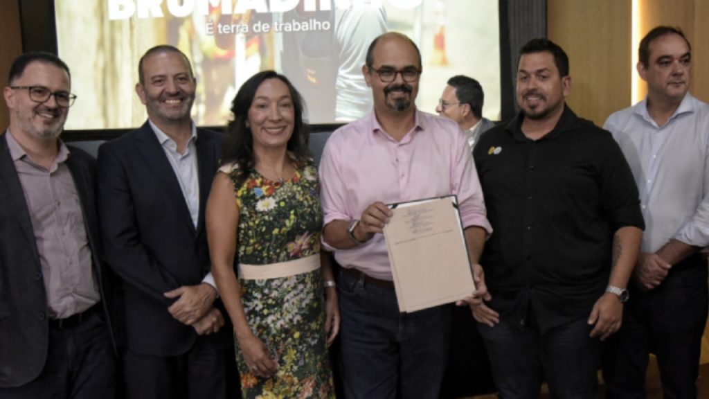 Aliança pela Restauração: Governo de Minas lança iniciativa para regularização ambiental de imóveis rurais em parceria com o setor produtivo Aliança pela Restauração: Governo de Minas lança iniciativa para regularização ambiental de imóveis rurais em parceria com o setor produtivo