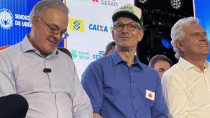 Acompanhado de outras autoridades políticas, Romeu Zema participou da abertura da Femec