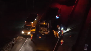Após dormir ao volante, motorista bateu na traseira de carreta