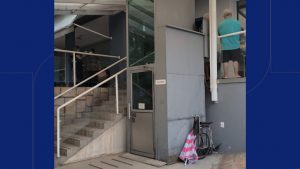 Duas mulheres ficam feridas após queda de elevador de acessibilidade em Uberlândia