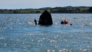 O barco no qual os amigos pescavam virou no Rio Paranaíba