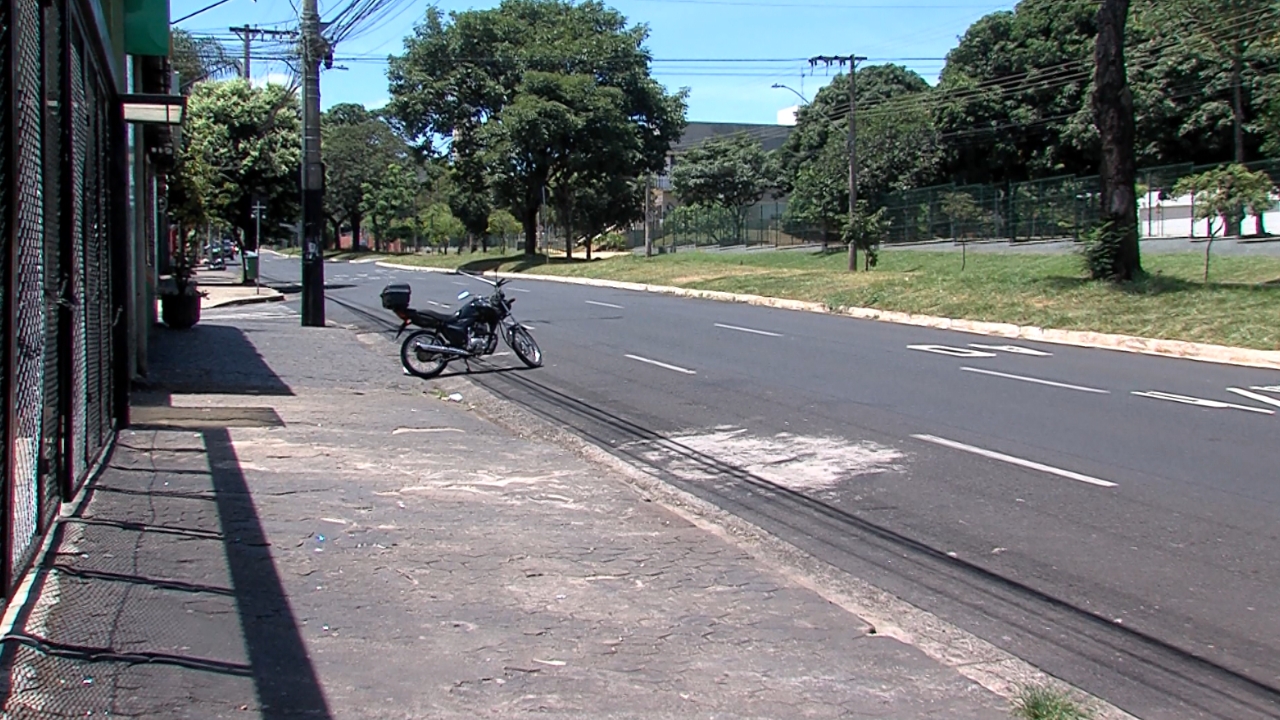 Avenida em Uberlândia Avenida em Uberlândia
