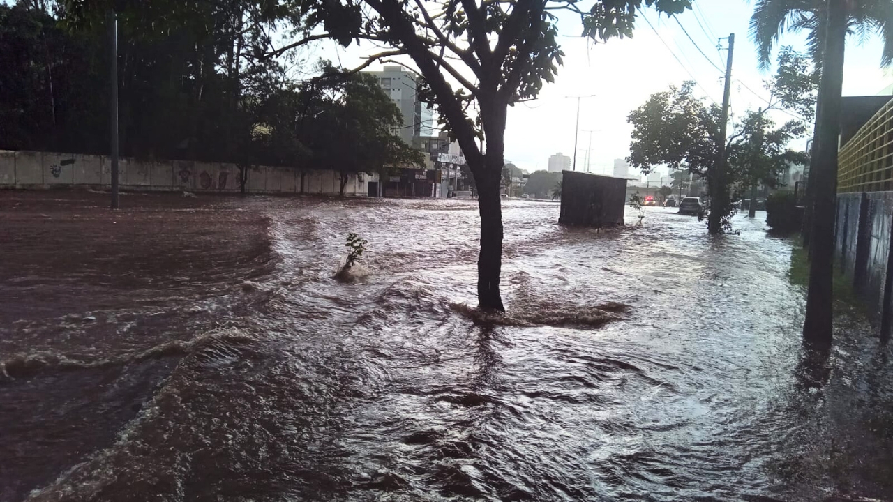 Avenida Rondon Paceho foi uma das vias fechadas por causa da chuva - Crédito: Arquivo pessoal