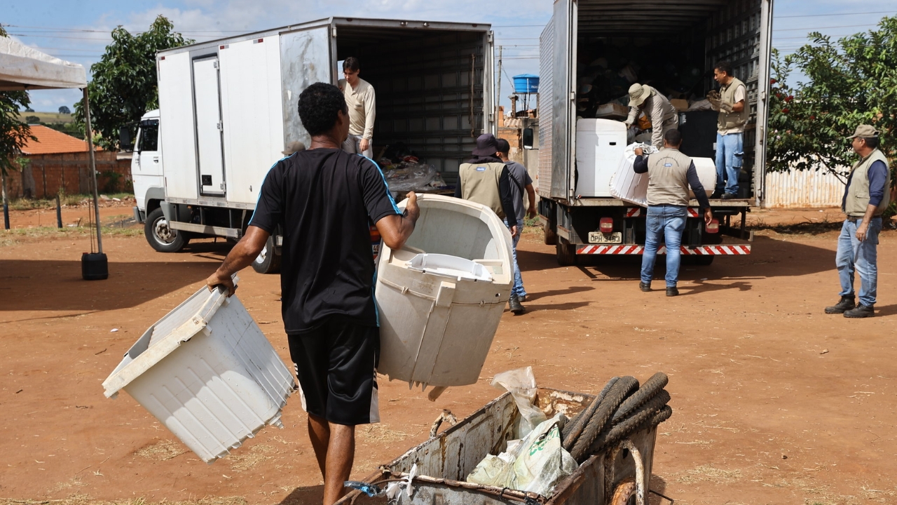 Mutirão contra a Dengue e Sabadão da Saúde atendem mais de 2 mil pessoas em Uberlândia Mutirão contra a Dengue e Sabadão da Saúde atendem mais de 2 mil pessoas em Uberlândia