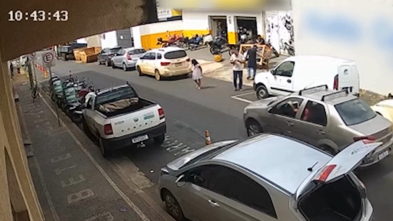 Vídeo mostra momento em que criança é atropelada por carro em Uberlândia