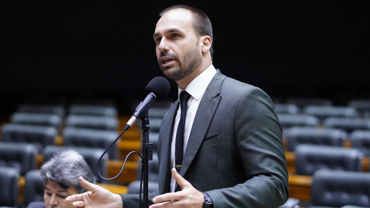 Eduardo Bolsonaro é denunciado pela PGR