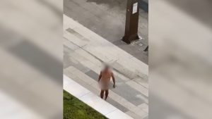 VÍDEO: homem protesta nu contra demissão na Avenida Faria Lima, em São Paulo