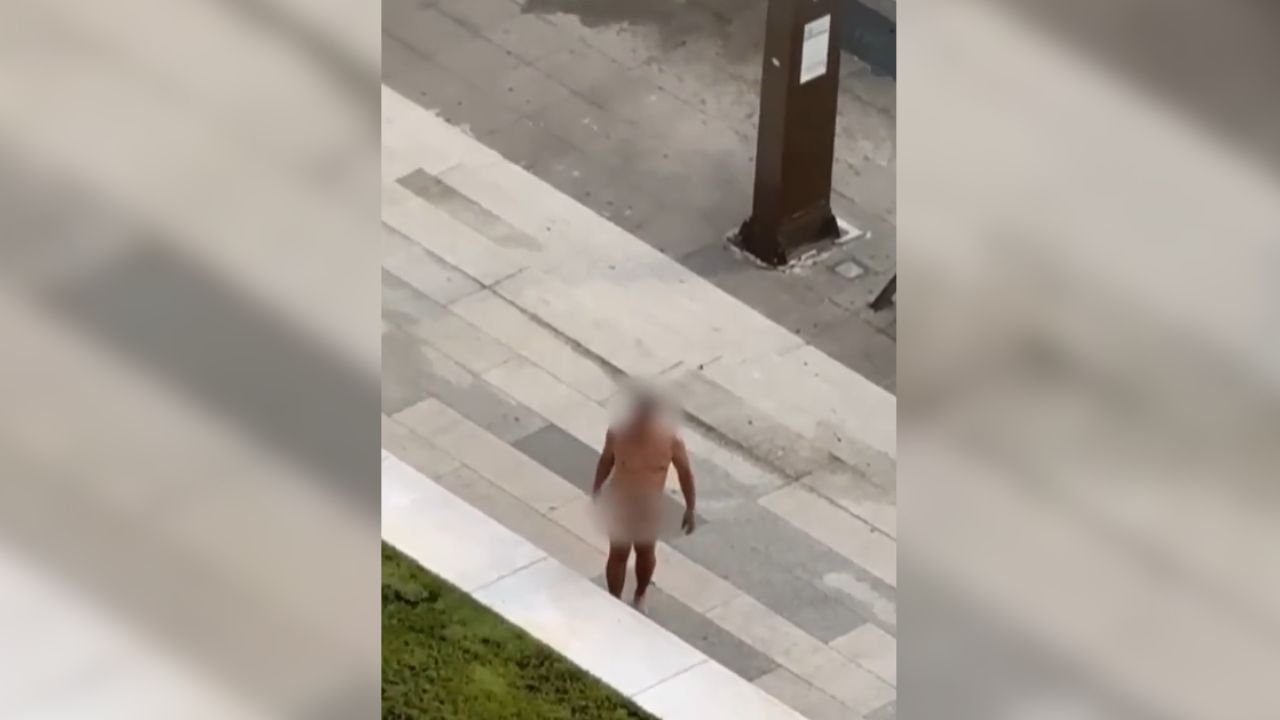 VÍDEO: homem protesta nu contra demissão na Avenida Faria Lima, em São Paulo VÍDEO: homem protesta nu contra demissão na Avenida Faria Lima, em São Paulo