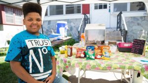 Do susto ao sucesso: jovem recebe ajuda inesperada para legalizar negócio de rua - Crédito: Mr. Faulkner's Old-Fashioned Hot Dogs/Facebook