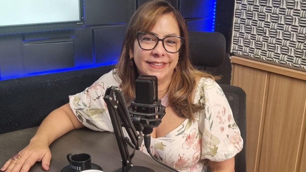 Apresentadora do Papo Cabeça, Núbia Carvalho Apresentadora do Papo Cabeça, Núbia Carvalho