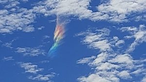 A nuvem colorida impressionou quem olhou para o céu na tarde de segunda-feira, em São Simão