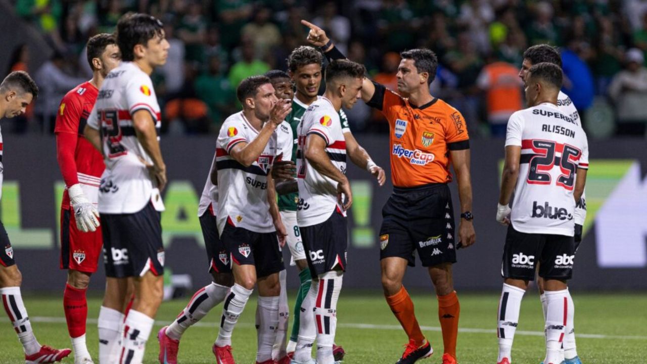 Erro de arbitragem na semifinal: FPF admite pênalti equivocado a favor do Palmeiras - Crédito: Rebeca Reis/Ag. Paulistão