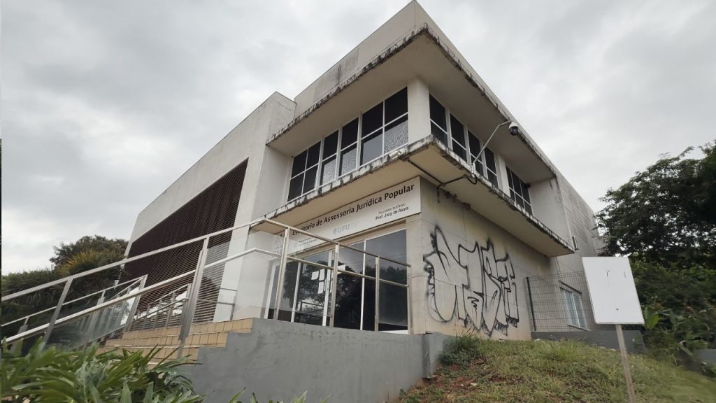 Testemunhas contaram que o prédio da Esajup estava interditado na manhã desta segunda-feira 