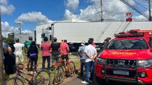 Ciclista morre atropelado por carreta em Uberlândia após sair do trabalho