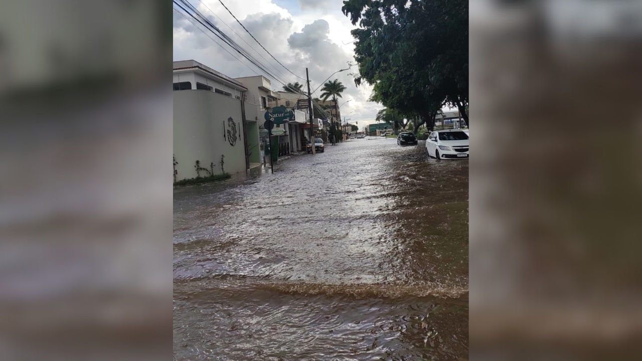 Chuva provoca alagamentos - Patos