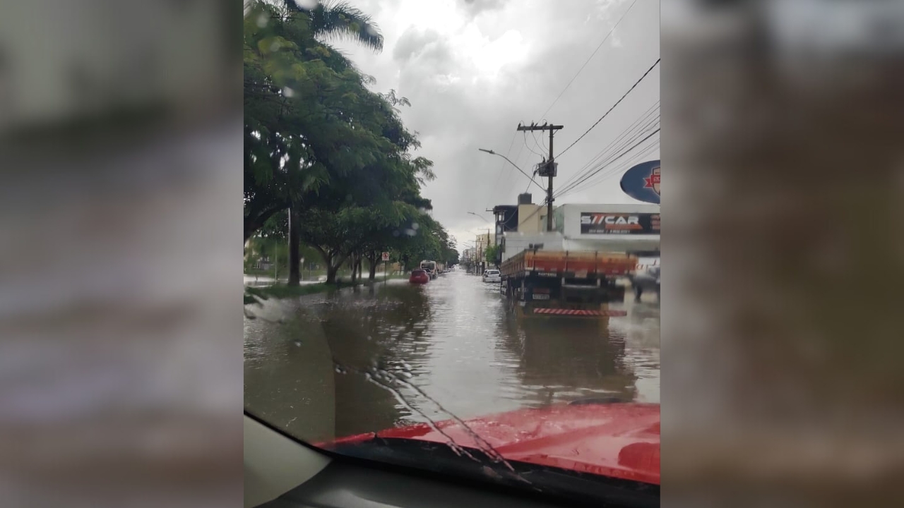 Chuva provoca alagamentos - Patos