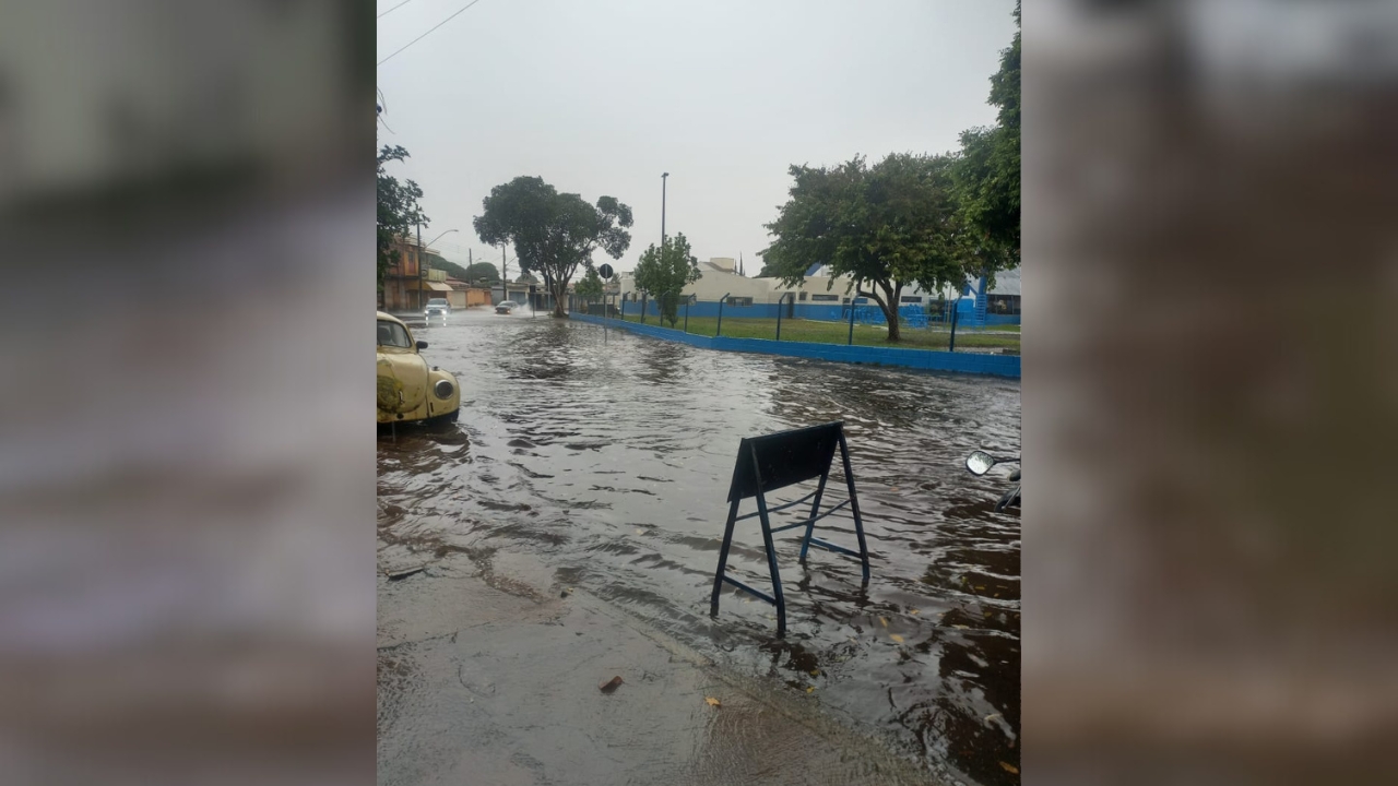 Chuva provoca alagamentos - Uberlândia