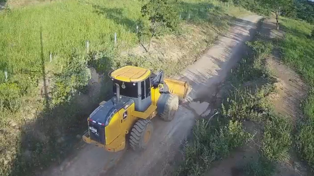 Pá Carregadeira furtada
