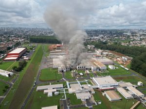 Incêndio atinge indústria de alimentos em Uberlândia e mobiliza Corpo de Bombeiros